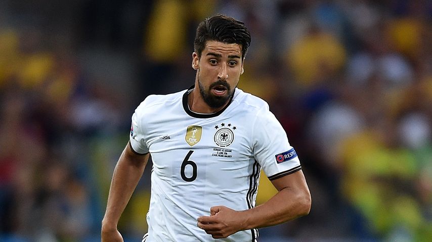 Sami Khedira bei der Fußball-EM 2016 auf dem Rasen