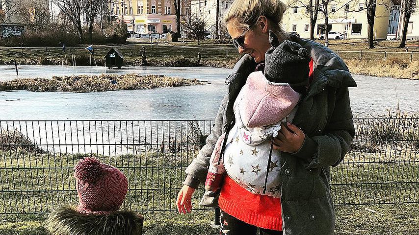 Sara Kulka mit ihren Töchtern Matilda und Annabell