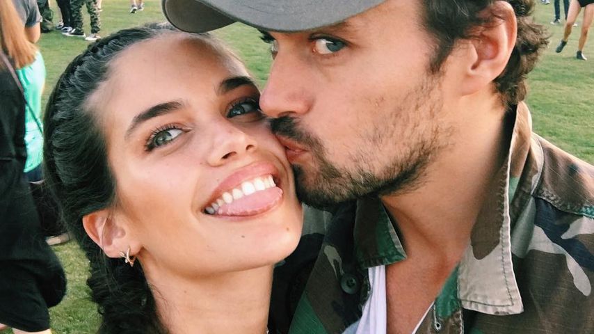 Sara Sampaio und ihr Freund Oliver Ripley auf dem Coachella-Festival