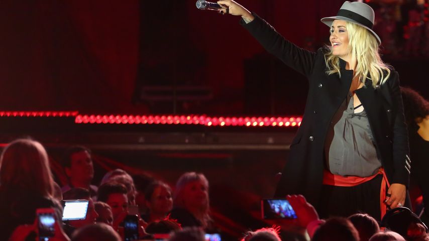 Sarah Connor während ihrer vierten Schwangerschaft bei einem Konzert in Dresden