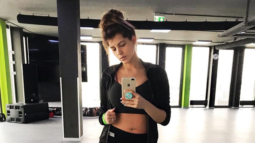 Sarah Harrison sechs Wochen nach der Geburt im Fitnessstudio