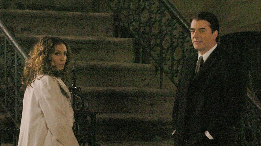 Sarah Jessica Parker als "Carrie" und Chris Noth als "Mr. Big" 2004 bei SATC-Dreharbeiten