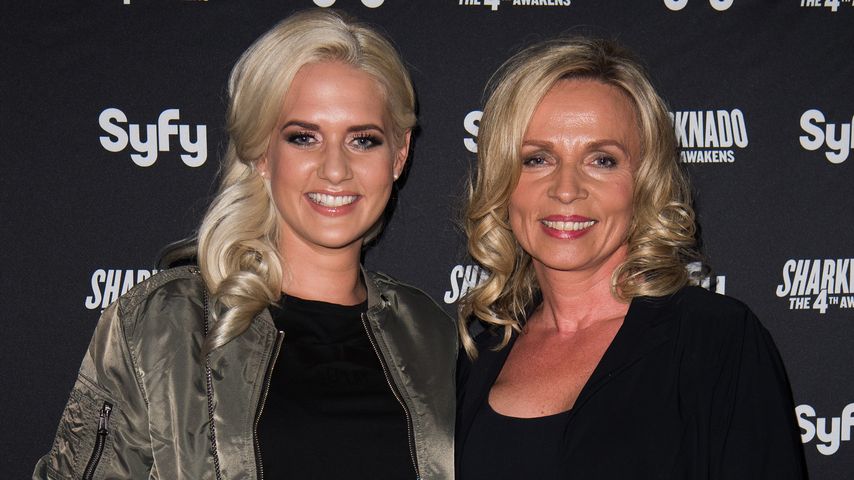 Sarah Knappik und ihre Mama Silvia bei der "Sharknado 4"-Premiere in Berlin