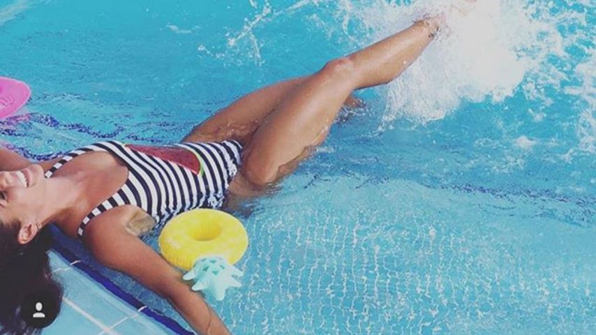 Sexy Pose für ihren Ex? Sarah rekelt sich im Badeanzug!