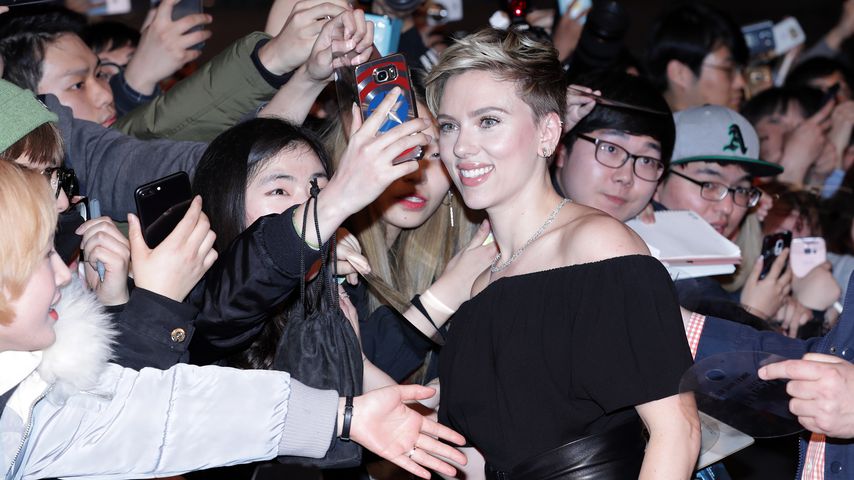 Trotz Ehe-Aus: Scarlett Johansson top gelaunt auf Red Carpet