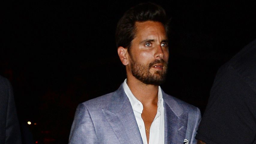 Scott Disick mit offenem Hosenstall beim Verlassen eines Nachtclubs in Cannes
