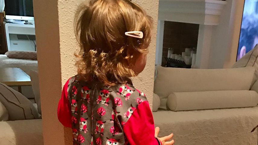 Sophia Cordalis mit einem High Heel von Mama Daniela Katzenberger