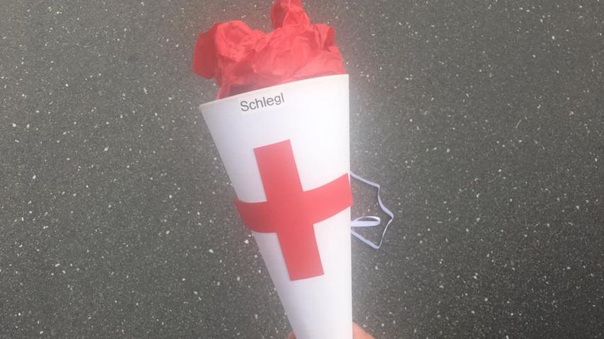 Tobi Schlegls Schultüte an seinem ersten Tag als Notfallsanitäter