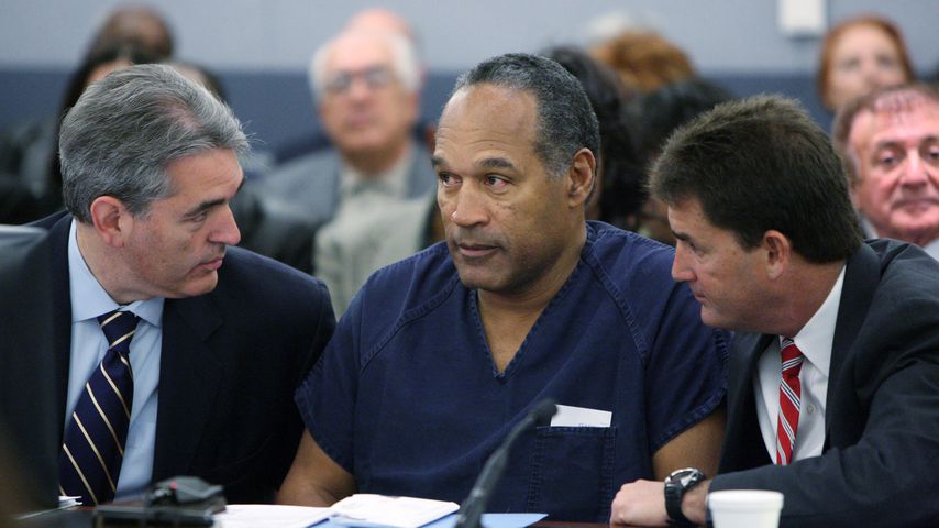 (v.l.) Gabriel Grasso, Football-Star O.J. Simpson und Yale Galanter vor Gericht (v.l.)