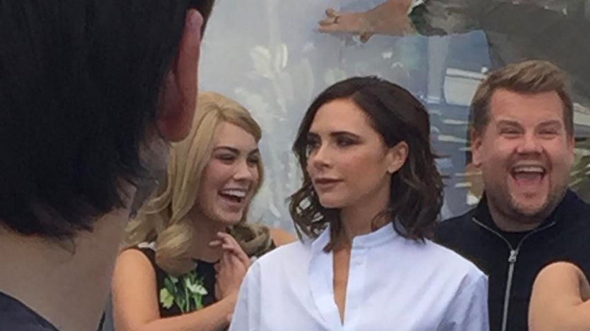 Sie tanzt UND lacht: Was ist denn mit Victoria Beckham los?