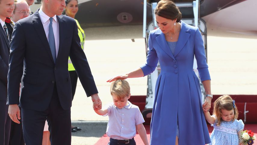 Prinz William, Prinz George, Herzogin Kate und Prinzessin Charlotte am Flughafen Tegel