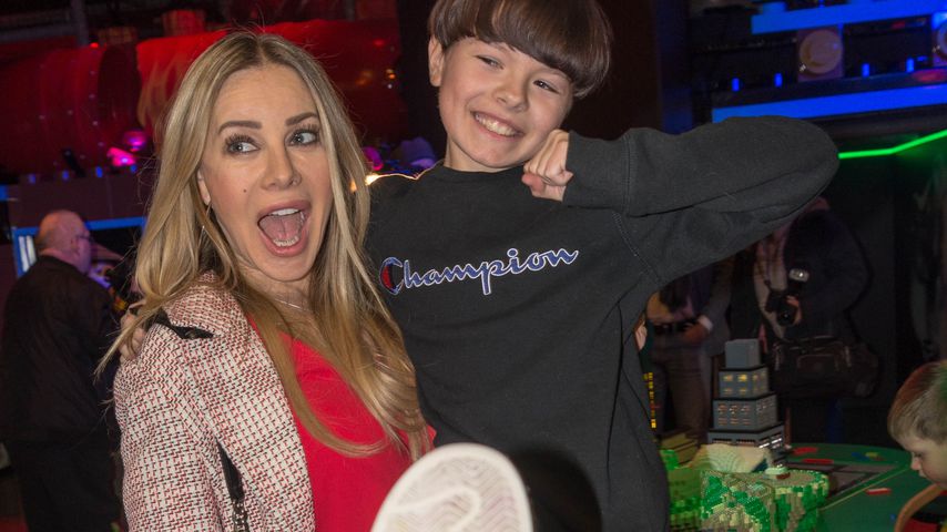 Xenia Seeberg und Philias Martinek im Legoland Center Berlin