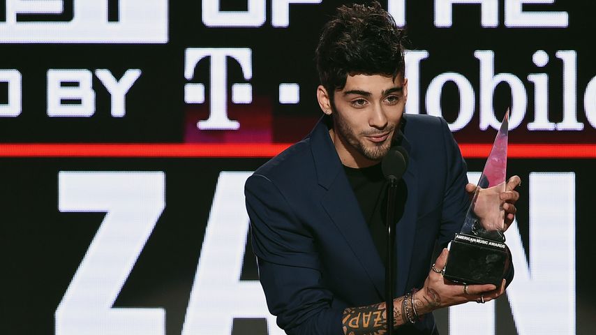 Zayn Malik nimmt seinen Award bei den MTV AMAs entgegen