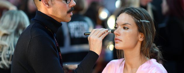 Alessandra Ambrosio im Backstage-Bereich der "Victoria's Secret"-Show Alessandra Ambrosio im Backstage-Bereich der "Victoria's Secret"-Show