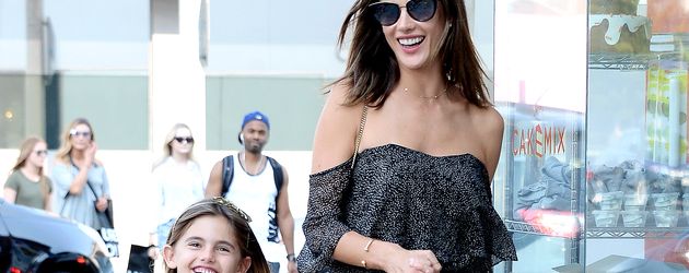 Alessandra Ambrosio mit ihren Kindern Anja und Noah in West Hollywood Alessandra Ambrosio mit ihren Kindern Anja und Noah in West Hollywood