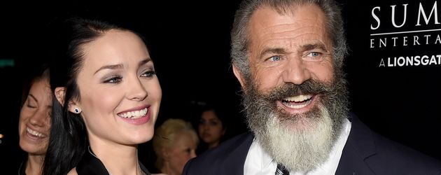 Rosalind Ross und Mel Gibson bei einem Screening für "Hacksaw Ridge" in Beverly Hills Rosalind Ross und Mel Gibson bei einem Screening für "Hacksaw Ridge" in Beverly Hills
