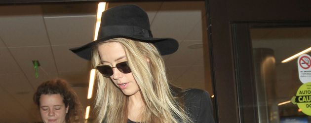 Amber Heard im August 2016 am Flughafen von Los Angeles Amber Heard im August 2016 am Flughafen von Los Angeles