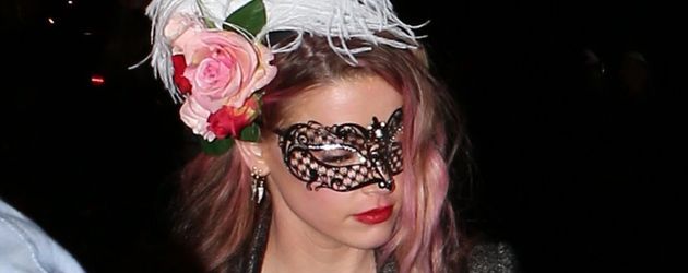 Amber Heard im Oktober 2016 auf dem Weg zu einer Halloween-Party in Malibu Amber Heard im Oktober 2016 auf dem Weg zu einer Halloween-Party in Malibu