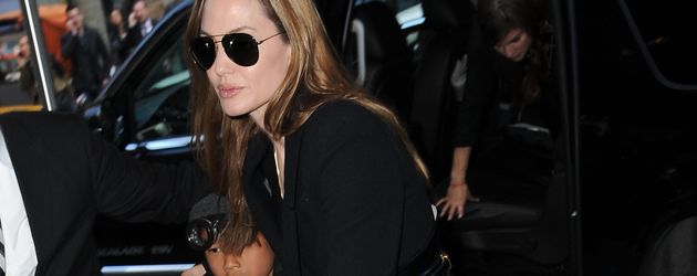 Angelina Jolie mit ihren Kindern Pax Jolie-Pitt und Knox Jolie-Pitt Angelina Jolie mit ihren Kindern Pax Jolie-Pitt und Knox Jolie-Pitt
