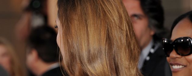 Angelina Jolies tätowierter Rücken Angelina Jolies tätowierter Rücken