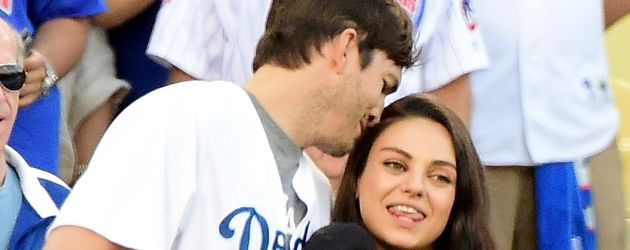 Ashton Kutcher und Mila Kunis beim Baseball in Los Angeles Ashton Kutcher und Mila Kunis beim Baseball in Los Angeles