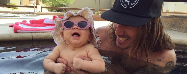 Baby Kirra mit Papa Corey Bohan Baby Kirra mit Papa Corey Bohan