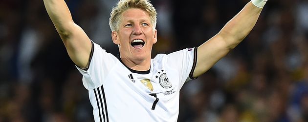 Bastian Schweinsteigers Torjubel im 1. EM-Spiel 2016 Bastian Schweinsteigers Torjubel im 1. EM-Spiel 2016
