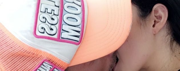 Bastian Yotta küsst eine unbekannte junge Dame Bastian Yotta küsst eine unbekannte junge Dame