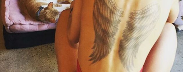 Bella Thorne mit Mega-Tattoo auf dem Rücken Bella Thorne mit Mega-Tattoo auf dem Rücken