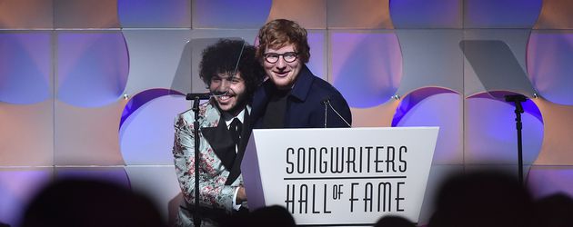 Produzent Benny Blanco und Musiker Ed Sheeran bei der "Songwriters Hall of Fame"-Award-Show Produzent Benny Blanco und Musiker Ed Sheeran bei der "Songwriters Hall of Fame"-Award-Show