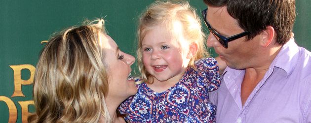 Beverley Mitchell, Tochter Kenzie und Ehemann Michael Cameron Beverley Mitchell, Tochter Kenzie und Ehemann Michael Cameron