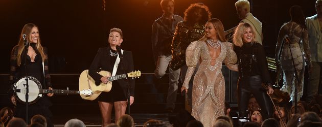 Beyoncé mit den Dixie Chicks bei den CMAs 2016 Beyoncé mit den Dixie Chicks bei den CMAs 2016