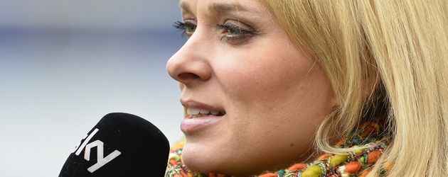 Britta Hofmann bei der Arbeit als Reporterin für den Sender "Sky" Britta Hofmann bei der Arbeit als Reporterin für den Sender "Sky"