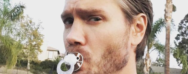 Chad Michael Murray mit Schnuller Chad Michael Murray mit Schnuller