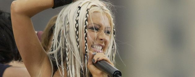 Christina Aguilera bei einem Auftritt in New York 2002 Christina Aguilera bei einem Auftritt in New York 2002