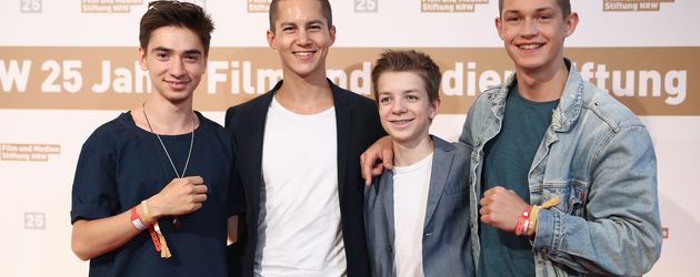 CdrB-Cast: I. Kortlang, T. Schultz, N. Schuck, D. Hardung bei Film- & Medienstiftung NRW Party 2016 CdrB-Cast: I. Kortlang, T. Schultz, N. Schuck, D. Hardung bei Film- & Medienstiftung NRW Party 2016