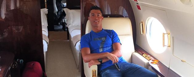 Cristiano Ronaldo in seinem Privat-Jet Cristiano Ronaldo in seinem Privat-Jet