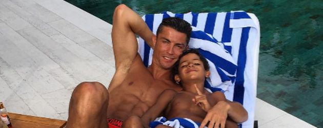 Cristiano Ronaldo mit seinem Sohn Cristiano Ronaldo Jr. Cristiano Ronaldo mit seinem Sohn Cristiano Ronaldo Jr.