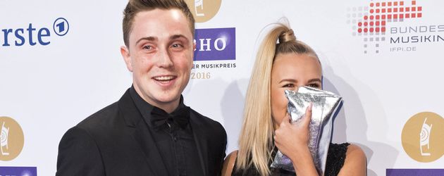 Dagi Bee und ihr Freund Eugen auf dem Red Carpet der Echo-Verleihung 2016 in Berlin Dagi Bee und ihr Freund Eugen auf dem Red Carpet der Echo-Verleihung 2016 in Berlin