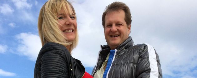 Daniela Karabas und Jens Büchner am Strand von Mallorca Daniela Karabas und Jens Büchner am Strand von Mallorca