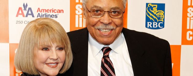 Cecilia Hart und James Earl Jones bei den 38. Chaplin Awards in New York Cecilia Hart und James Earl Jones bei den 38. Chaplin Awards in New York