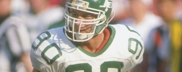 Dennis Byre bei einem Football-Match im Anaheim Stadium in Kalifornien Dennis Byre bei einem Football-Match im Anaheim Stadium in Kalifornien