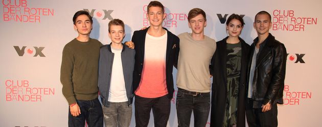Der Cast von "Club der roten Bänder" bei einem Fototermin im Oktober 2016 in Köln Der Cast von "Club der roten Bänder" bei einem Fototermin im Oktober 2016 in Köln