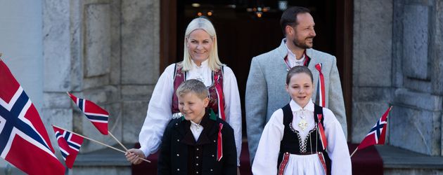 Mette-Marit, Haakon, Sverre Magnus von Norwegen und Ingrid Alexandra von Norwegen Mette-Marit, Haakon, Sverre Magnus von Norwegen und Ingrid Alexandra von Norwegen