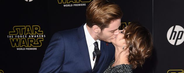 Sarah Hyland und Dominic Sherwood Sarah Hyland und Dominic Sherwood