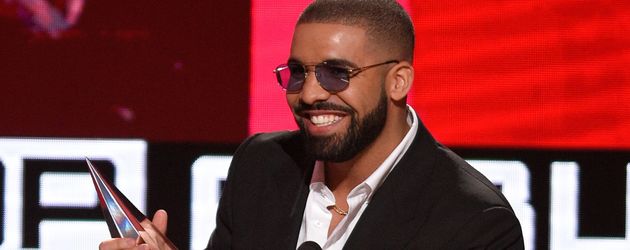Drake bei der Verleihung der 2016 American Music Awards im Microsoft Theatre in Los Angeles Drake bei der Verleihung der 2016 American Music Awards im Microsoft Theatre in Los Angeles