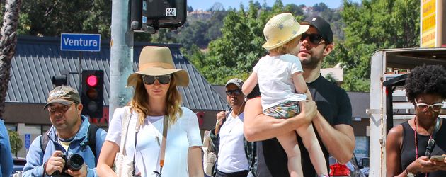 Emily Blunt und John Krasinski mit Tochter Hazel Emily Blunt und John Krasinski mit Tochter Hazel