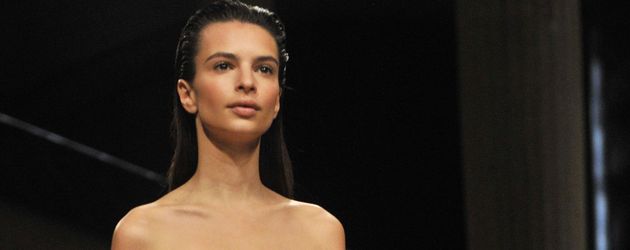 Emily Ratajkowski bei der Paris Fashion Week Emily Ratajkowski bei der Paris Fashion Week
