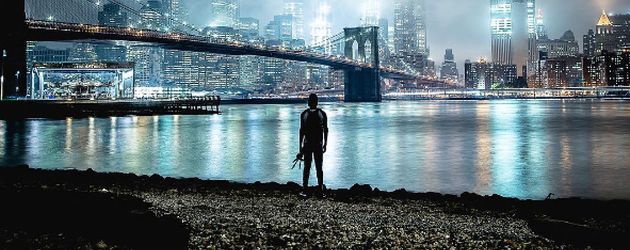 Christopher Serrano vor der New Yorker Skyline Christopher Serrano vor der New Yorker Skyline