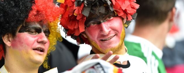 Fans im "Stade Pierre Mauroy" beim Spiel Deutschland vs. Ukraine bei der EM 2016 Fans im "Stade Pierre Mauroy" beim Spiel Deutschland vs. Ukraine bei der EM 2016